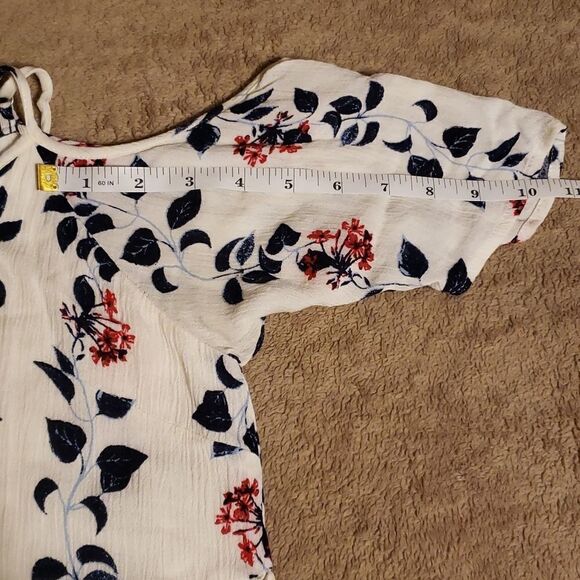 SKIES are Blue cold shoulder top medium - Picture 8 of 9